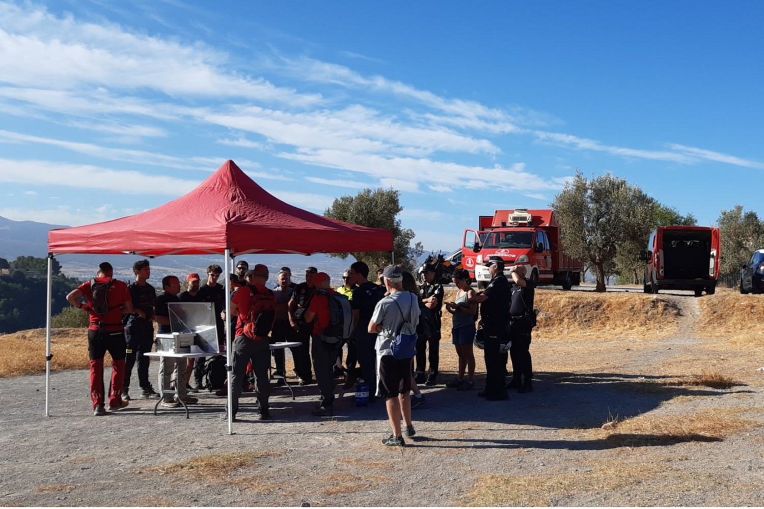 Un Amplio Dispositivo Con Voluntarios Busca En El Albaic N Al