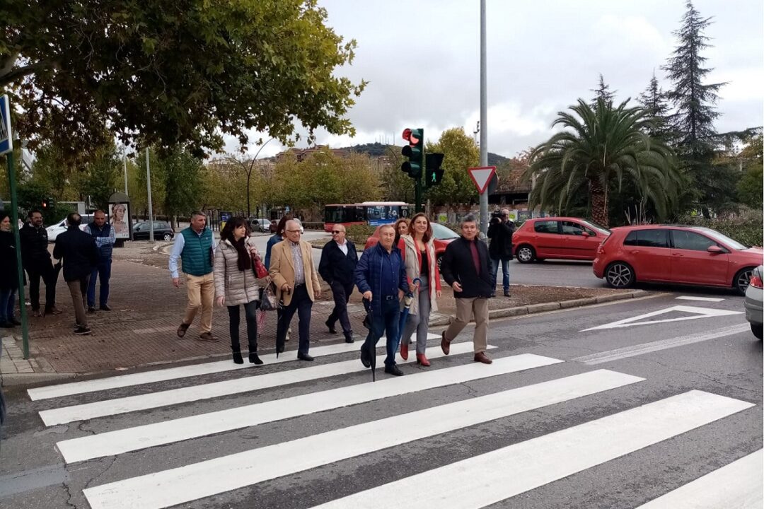 Instalan semáforos en la rotonda entre las calles Joaquina Eguaras y