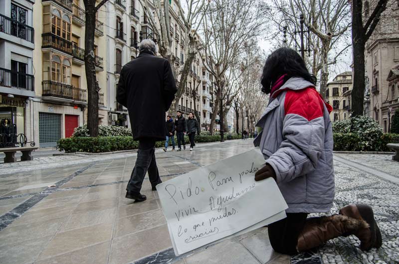 Gente-pidiendo