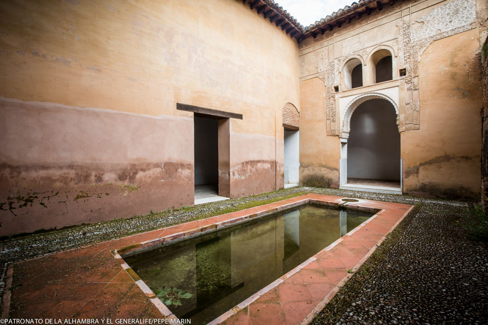 Casa narazí (1)