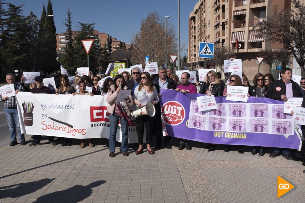 Concentración de protesta ante la brecha salarial en el mercado de trabajo granadino