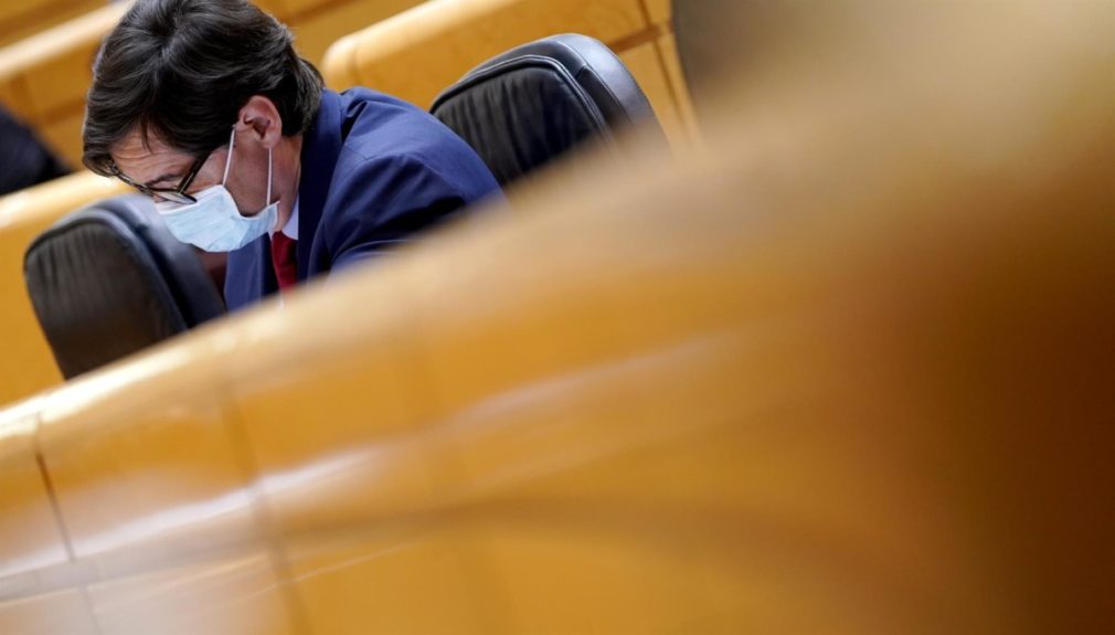 El ministro de Sanidad, Salvador Illa, durante una sesión de control al Gobierno en el Senado, en Madrid - Foto Pool