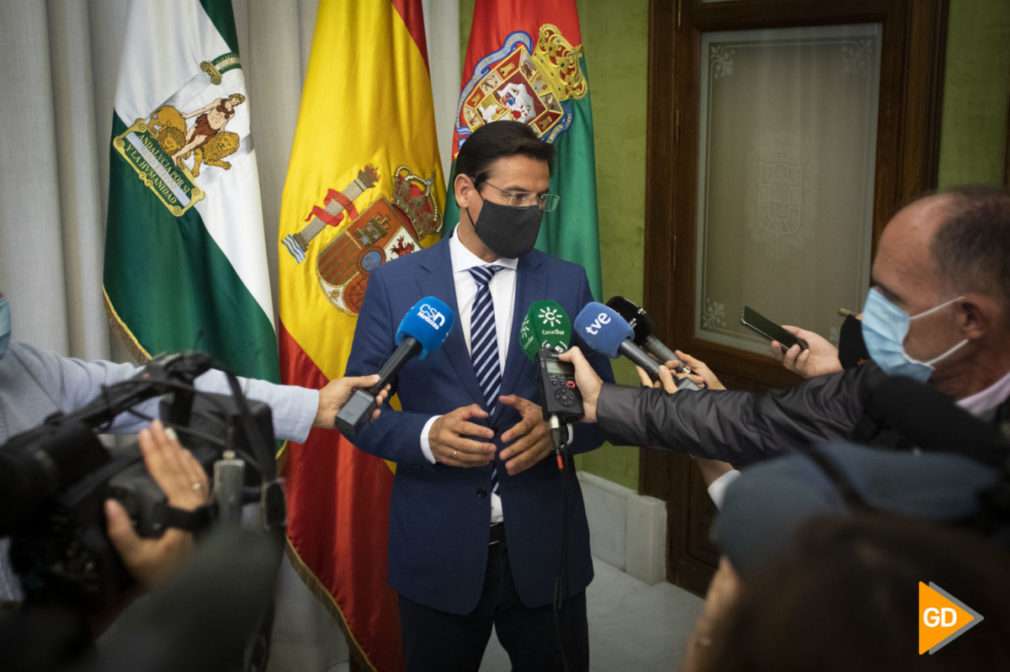 Foto Antonio L Juarez - Comisión en el Ayuntamiento de Granada por el positivo del alcalde Luis Salvador -1