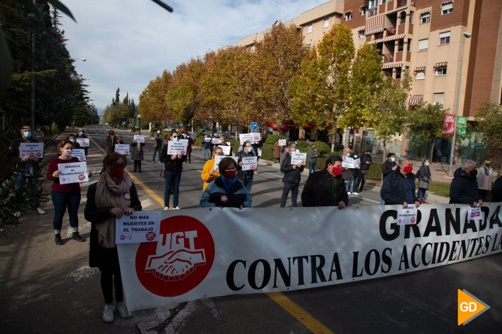 FOTOS Concentración por el fallecimiento a causa de COVID19 de Tomás Ureña (3)