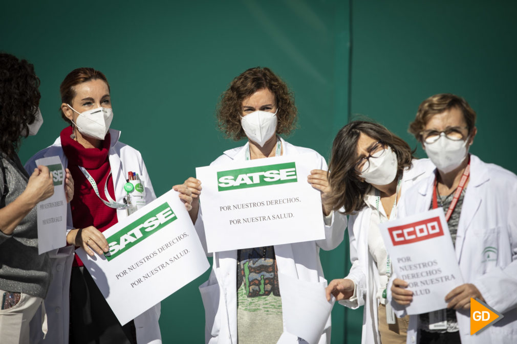 Protesta en el hosptital Virgen de las Nieves de Granada en defensa de los derechos de los profesionales de la sanidad pública