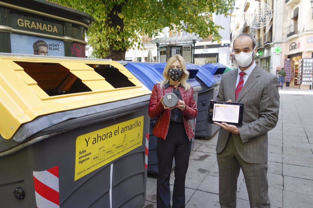 Granada2031.- Instalan sensores de llenado en 800 contenedores amarillos para optimizar las rutas de recogida