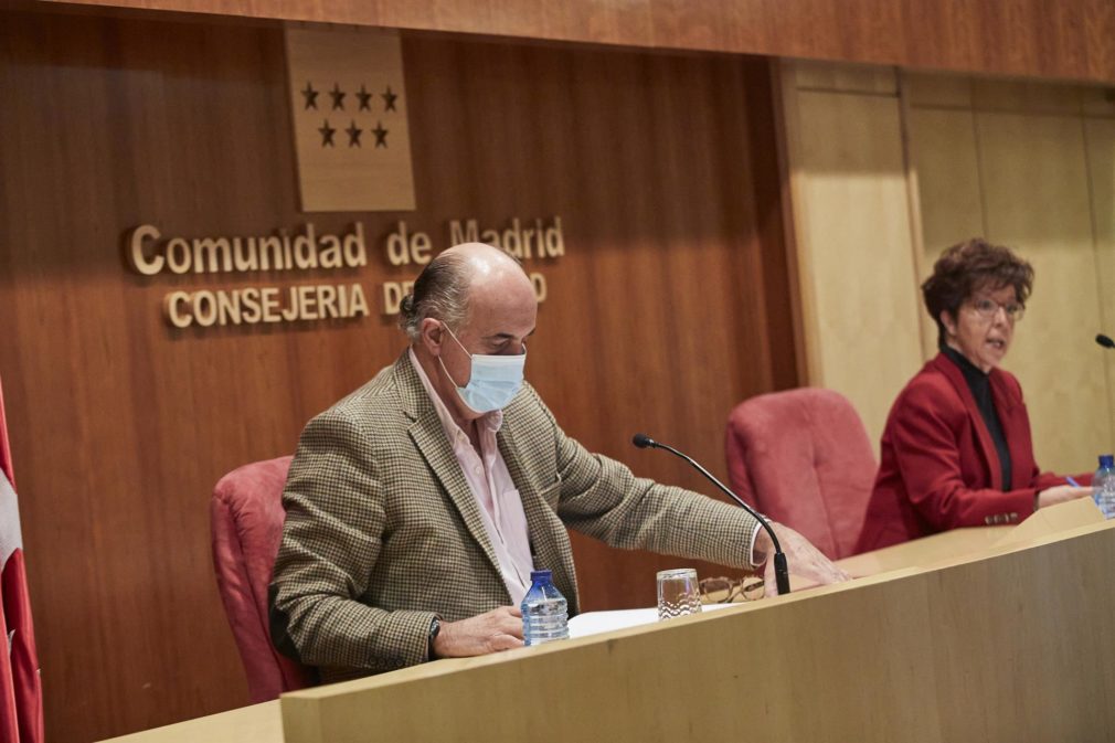 El viceconsejero de Salud Pública y Plan Covid-19 de la Comunidad de Madrid, Antonio Zapatero, y la directora general de Salud Pública, Elena Andradas Foto J Hellín EP