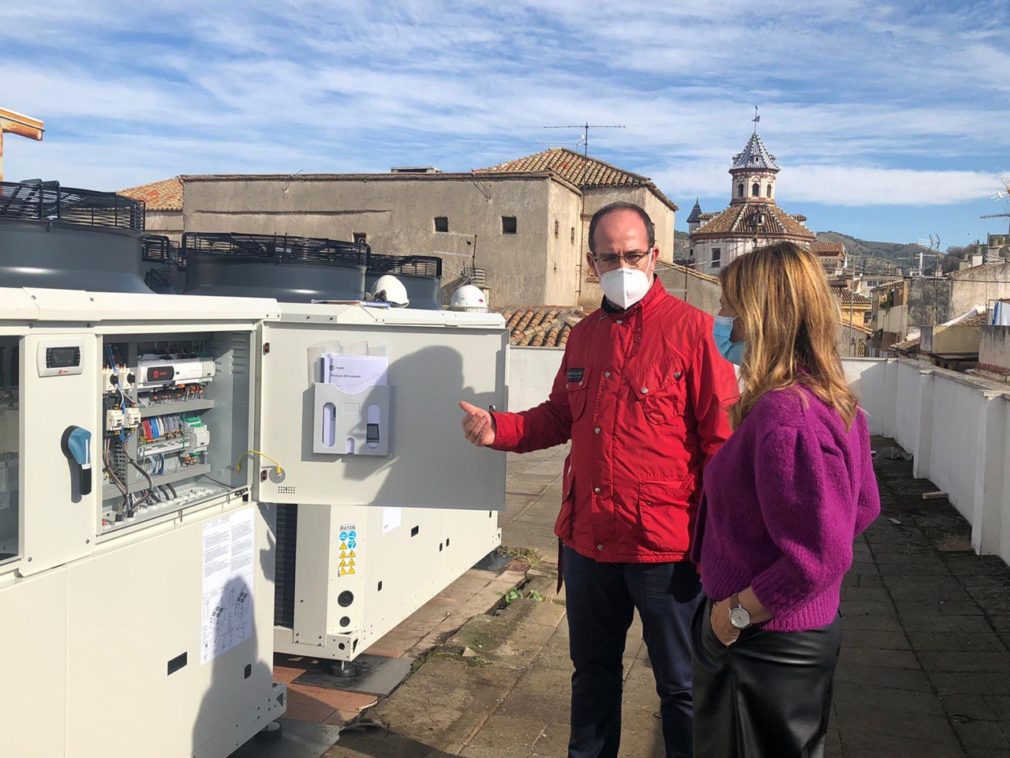 El Ayuntamiento sustituye máquinas de climatización del edificio de Juventud para mejorar eficiencia energética