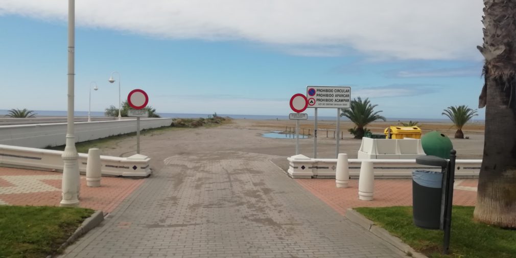 Acceso Solo Autorizados Playa Poniente