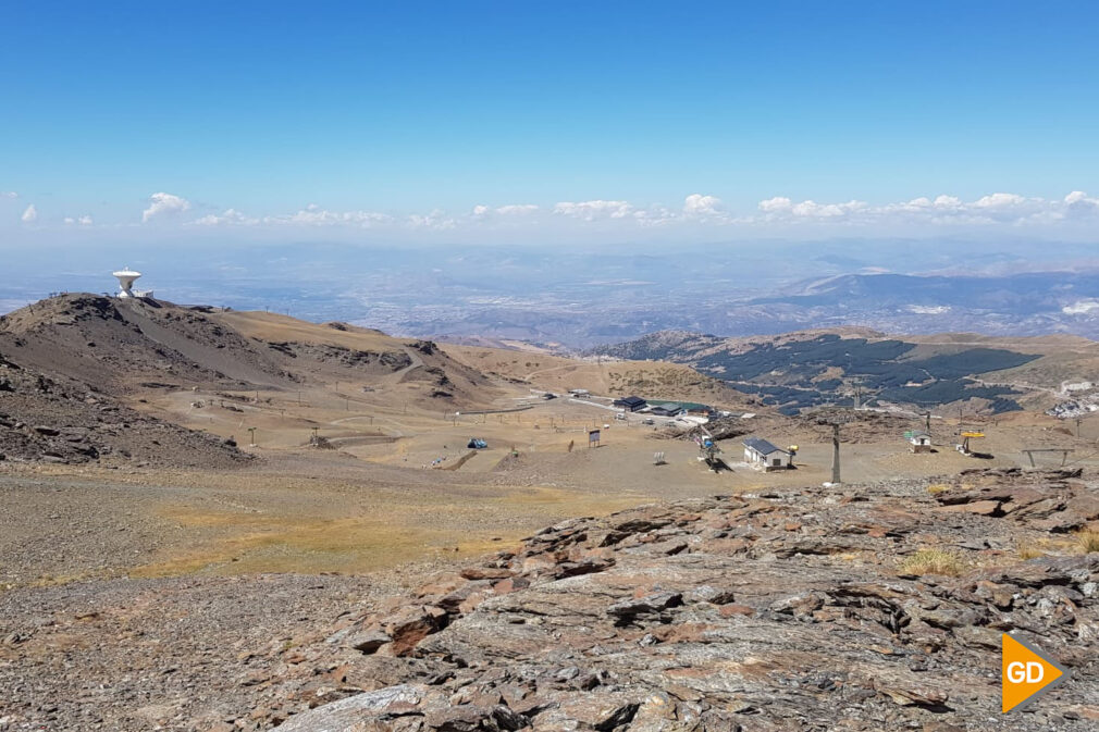 Vista elevada Sierra Nevada en verano