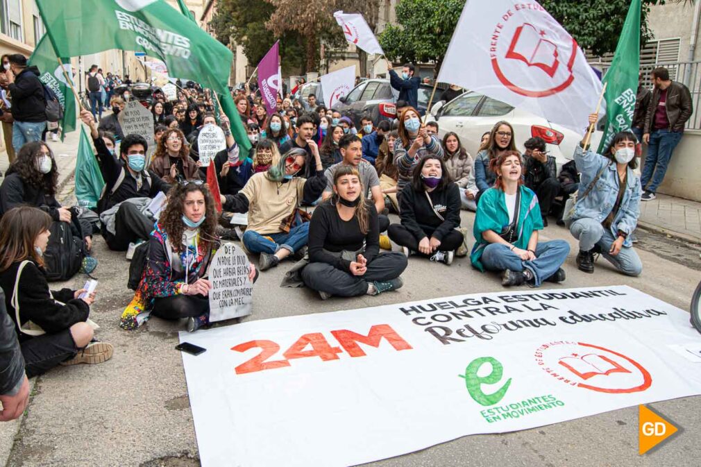 REFORMA EDUCACIÓN MANIFESTION ESTUDIANTES - Clara J Franco-11