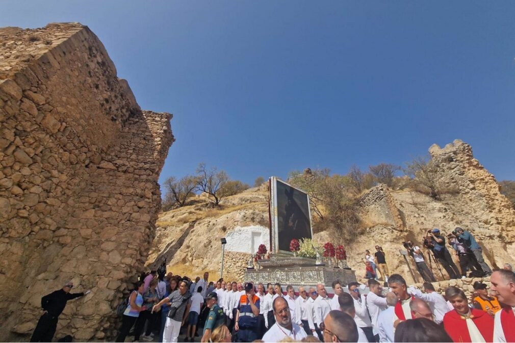 Granada.- El buen tiempo acompaña en Moclín al Cristo del Paño, que reúne a más de 10.000 personas