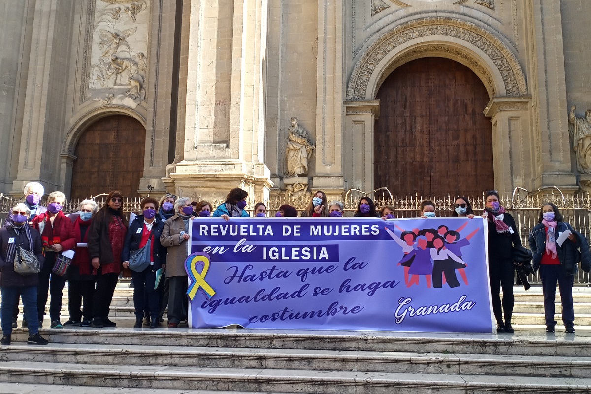 La Revuelta de Mujeres en la Iglesia se concentra este domingo para  reivindicar los derechos que se les niega