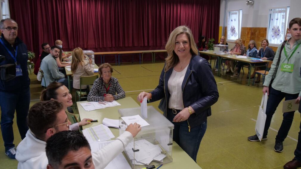 Beatriz Sánchez Agustino vota