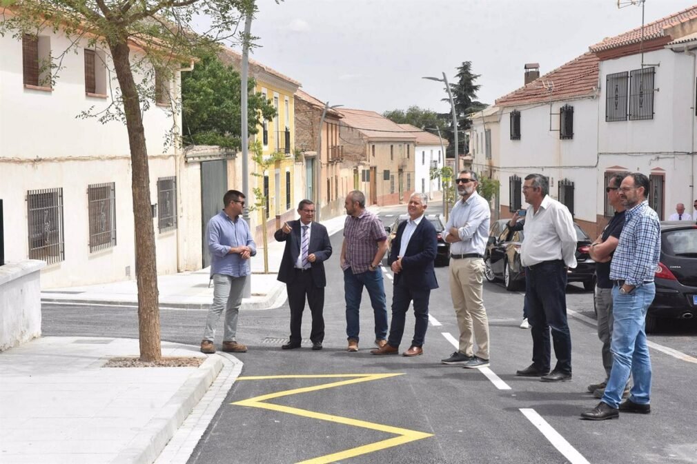 Granada.-Concluye la reforma integral de la calle principal de Ácula, en Ventas de Huelma