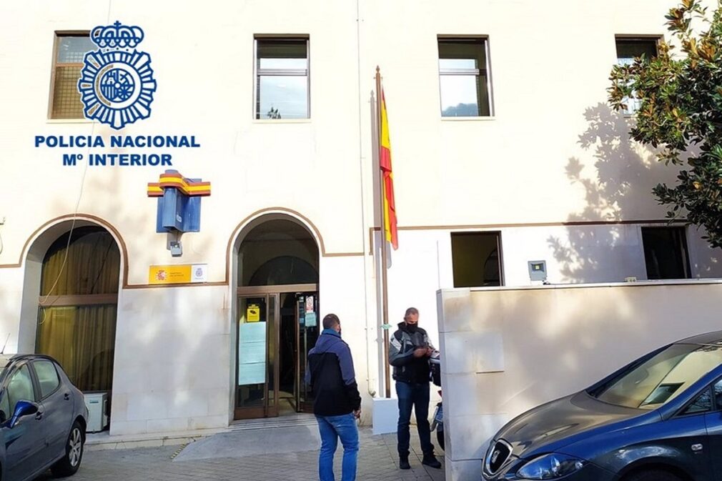 Granada.- Sucesos.- Detenidos los dos presuntos autores del robo de una cadena que llevaba al cuello un joven