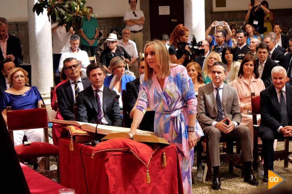 FOTOS Marifrán Carazo se ha convertido este 17 de junio en la primera mujer alcaldesa de Granada (17)