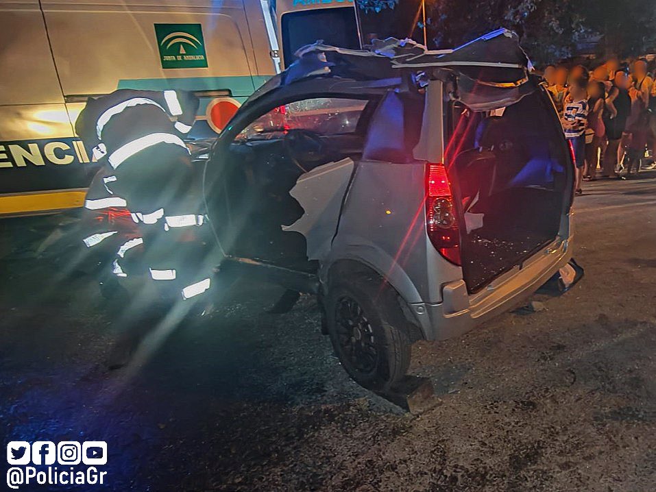 Accidente entre un cuatriciclo y una moto de cross en la calle Casería del Cerro de Granada capital