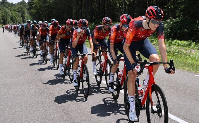 carlos rodriguez tour de francia foto ineos grenadiers