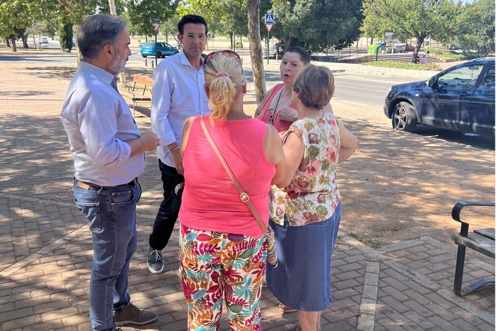 paco cuenca y jacobo calvo visita zona norte vecinos cortes de luz