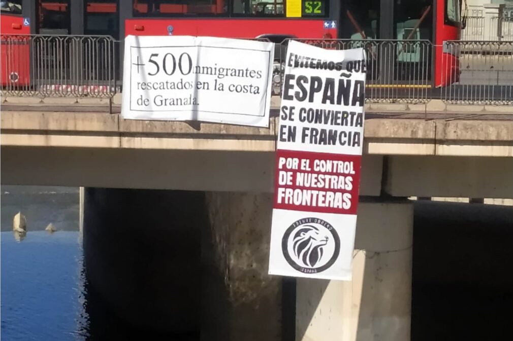 pancarta racista Frente Obrero