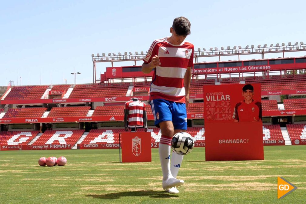 FOTOS presentación de Gonzalo Villar como nuevo jugador rojiblanco (7)