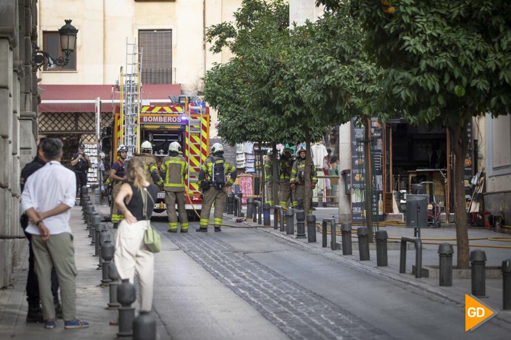 Incendio en un local de Granada