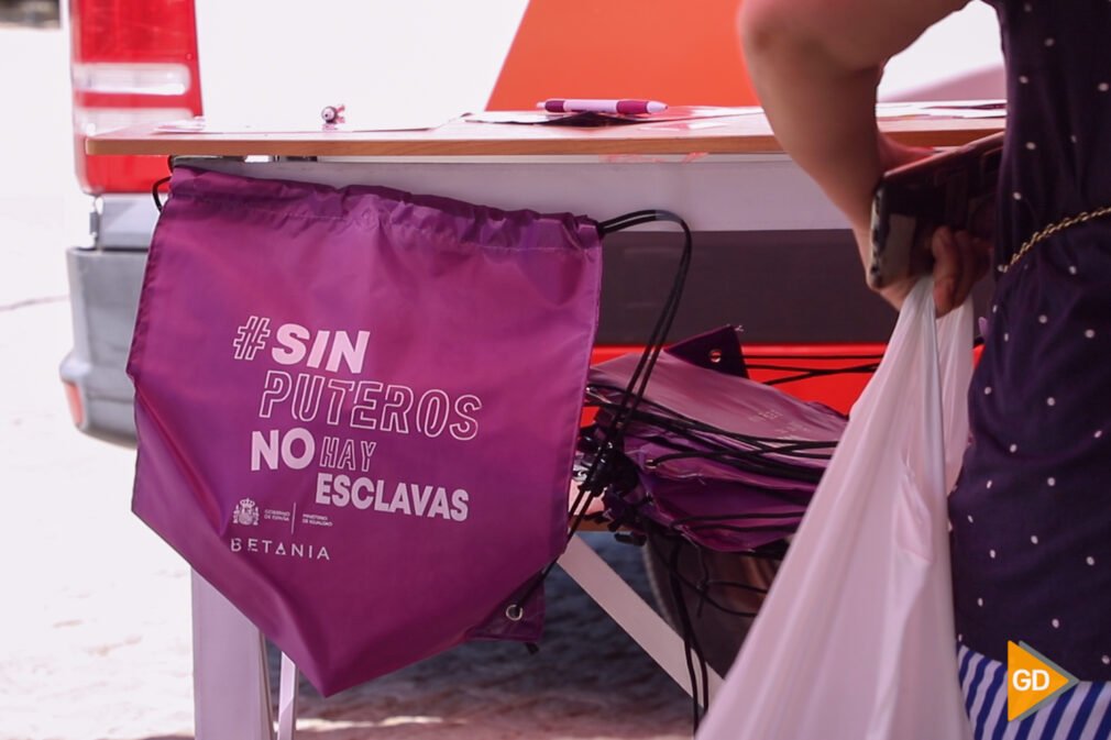 La campaña #Sinputerosnohayesclavas contra la explotación sexual llega a Granada - Celia perez--2