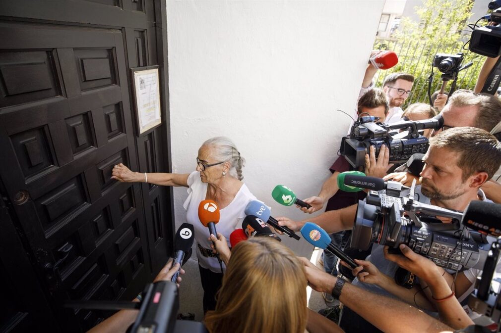 Granada.- Amigas de la madre de Luis Rubiales se acercan a apoyarla en su huelga de hambre: "Llegará hasta el final"