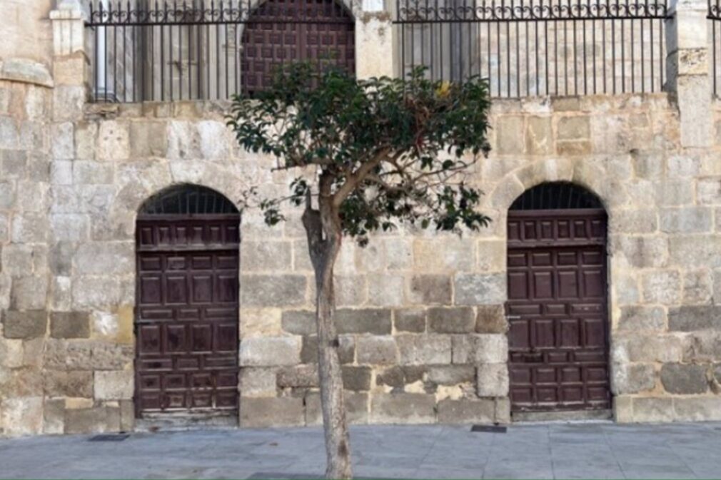 Entrada a los refugios antiaéreos del Cerro de la alcazaba de Baza