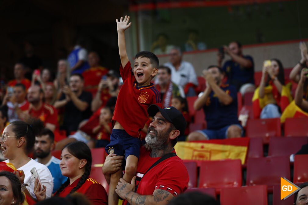 Partido entre España y Chipre en el estadio de Los Carmenes de Granada para clasificación de la Eurocopa 2024 en Alemania