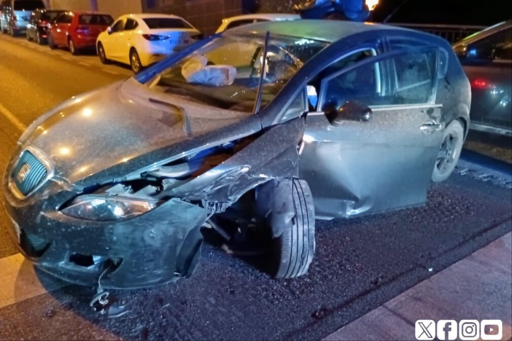 coche-accidentado-granada-policia-local