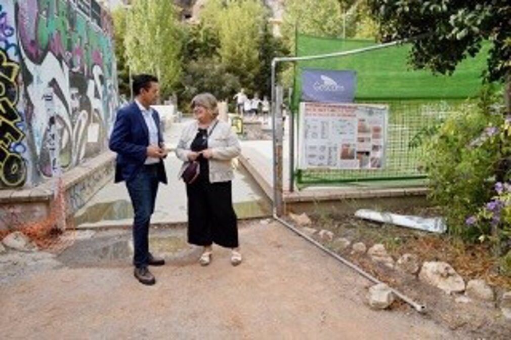 Imagen de archivo de Ana Muñoz y Francisco Cuenca en una visita al skatepark.