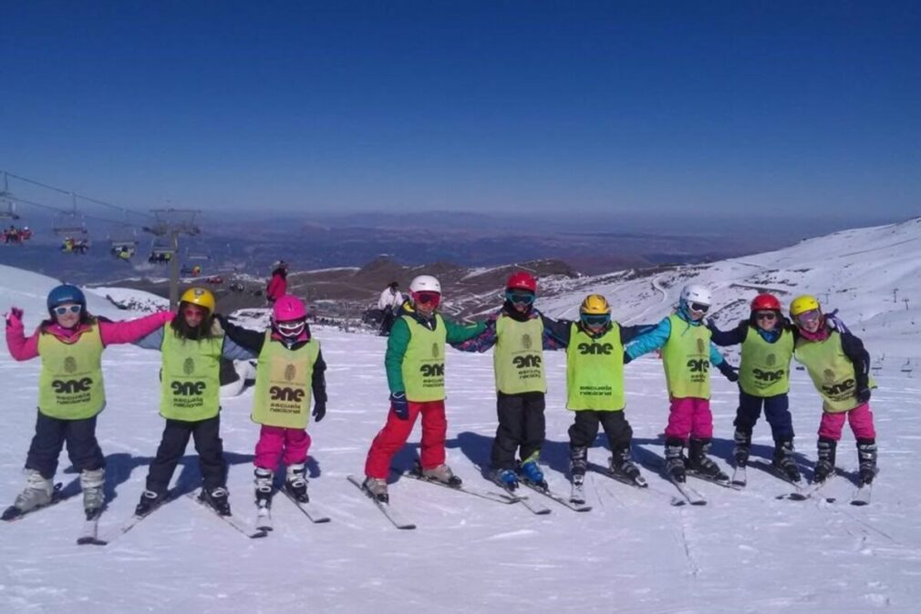 Granada.- El Ayuntamiento pone a disposición de los granadinos 5.700 plazas para la práctica del esquí en Sierra Nevada
