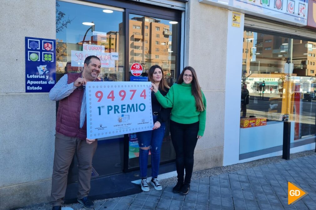 Administración de Loterías y Apuestas del Estado de la calle Ovidio 8 de Granada, tras la estación de autobuses, donde ha tocado el primer premio del Sorteo de El Niño (2)