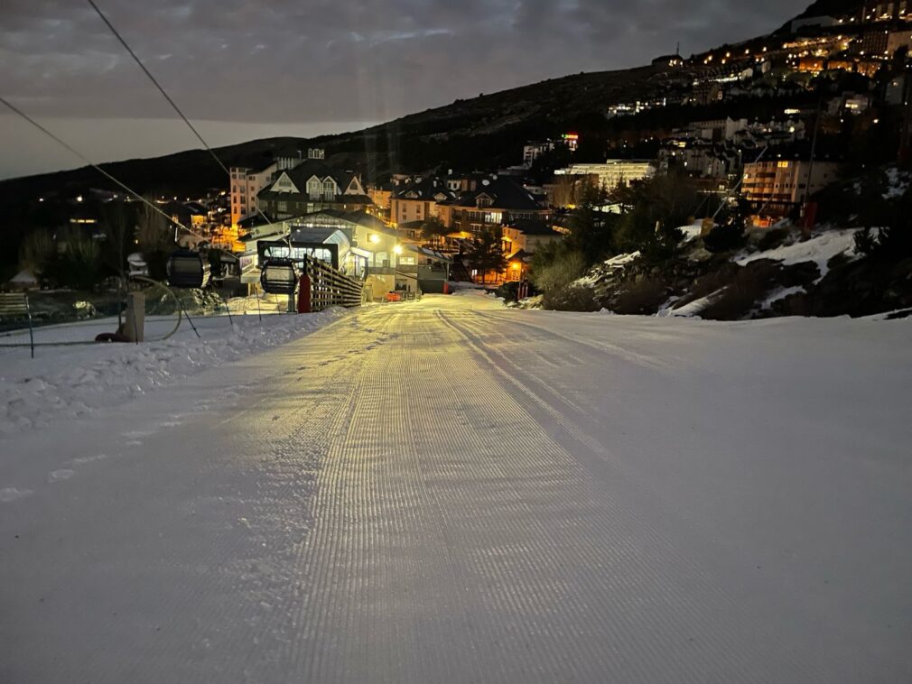 Trabajos de reacondicionamiento de Sierra Nevada tras la colada de lluvia, barro y nieve del lunes (3)