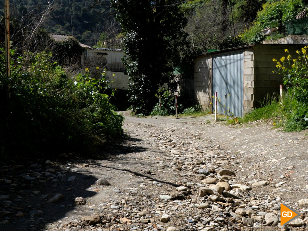 Los vecinos del Barranco de Valparaíso en el Sacromonte exigen una solución para arreglar su camino ante los destrozos de los temporales - celiaperez-09-2