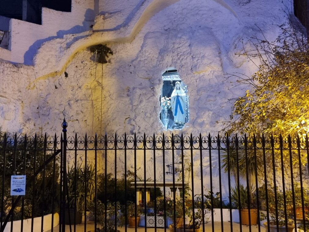 Gruta de la Virgen de Lourdes en el Barranco del Abogado