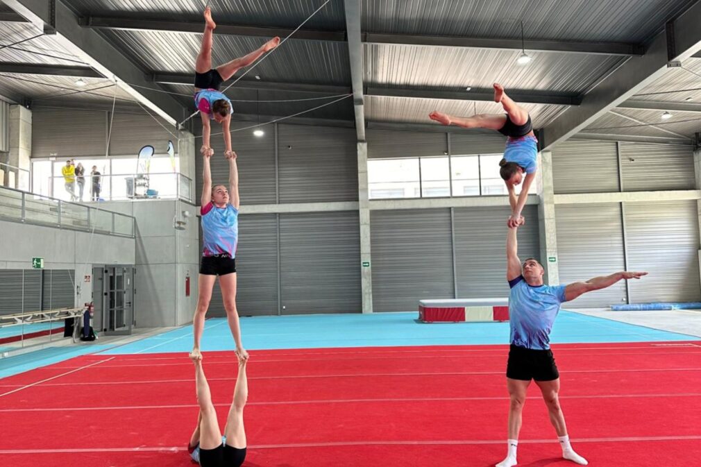 Competición gimnasia acrobática