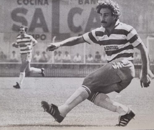 Pepe Macanás golpea el balón en un partido con el Granada | Foto: Archivo GD