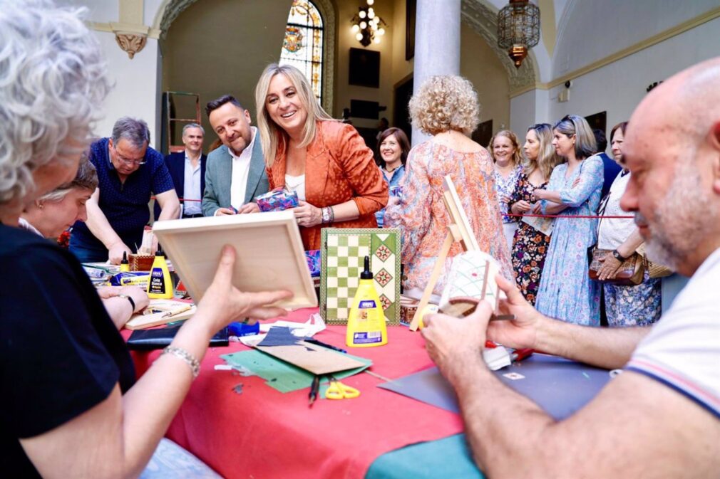 El Patio del Ayuntamiento de Granada acoge actuaciones, exposiciones y talleres durante el Corpus