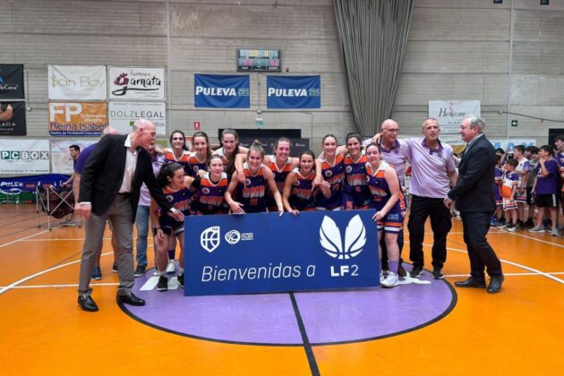 Las jugadoras del GmasB celebran el ascenso a LF2 | Foto: Gabinete