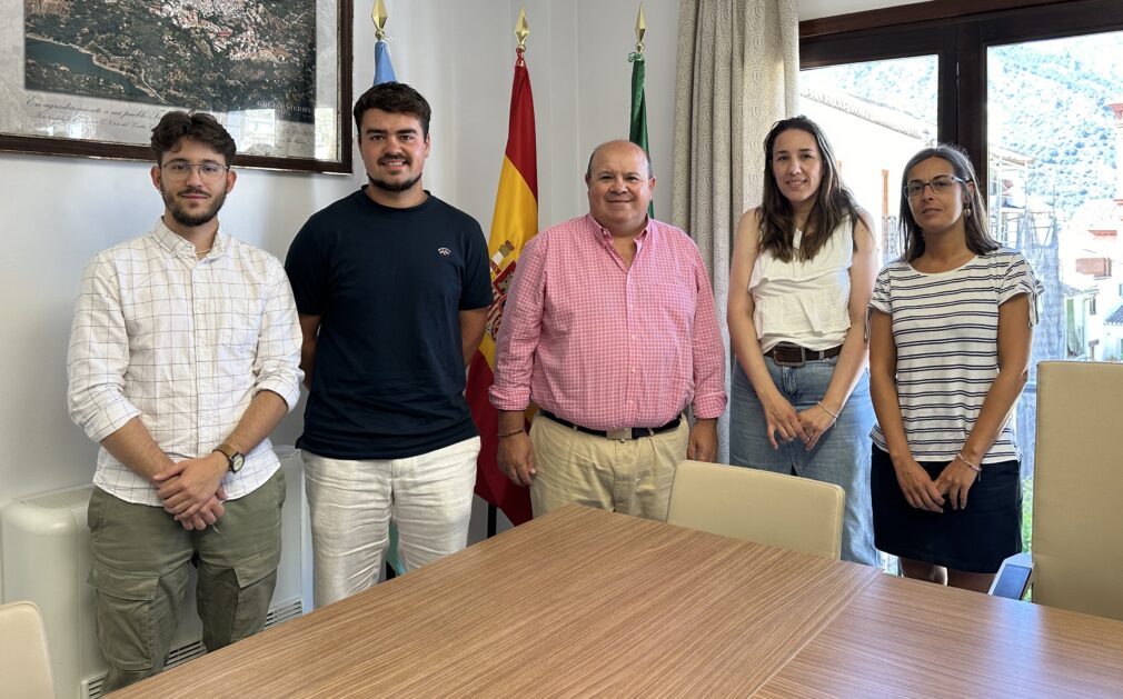 El equipo de Gobierno recibe a Javier Castro Miralles