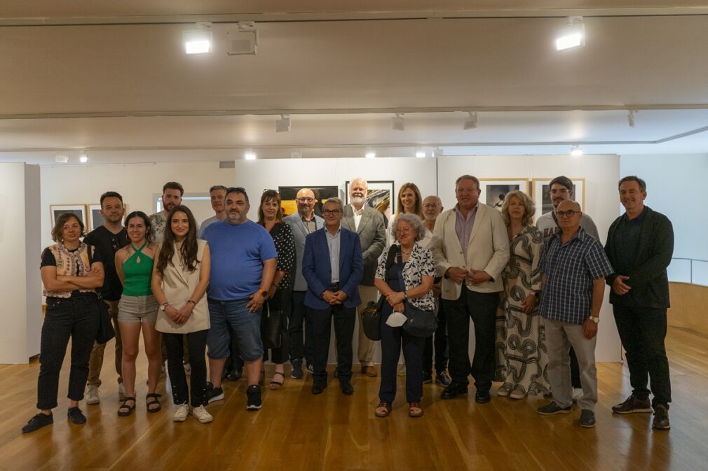 Foto de grupo de la inauguración de la exposición en Sala Zaida.