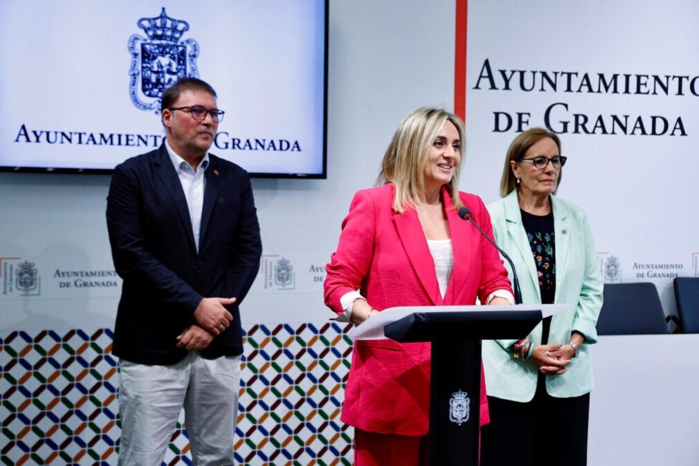 ALCALDESA CONVENIO PERSONAS MAYORES Y UNIVESITARIOS