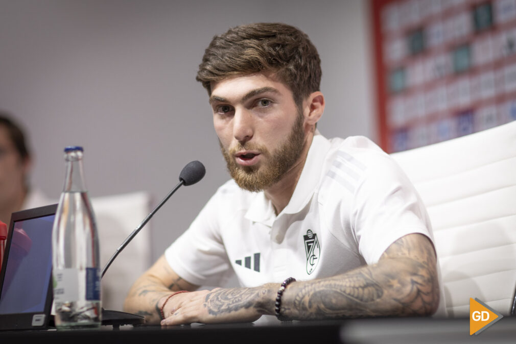 Presentacion de Giorgi Tsitaishvili como nuevo jugador del Granada CF