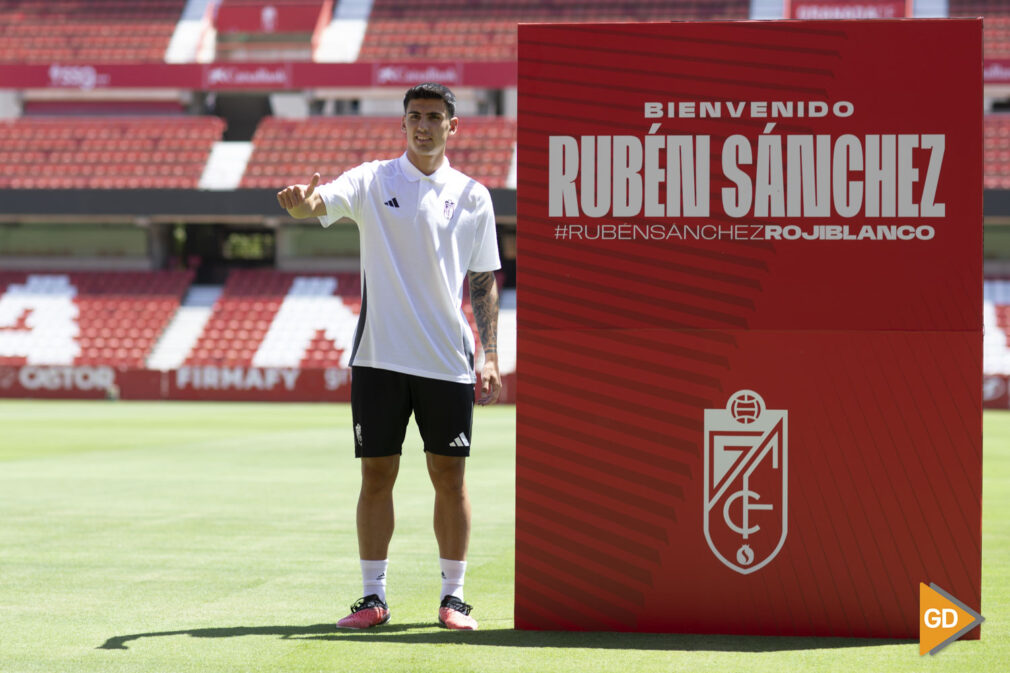 Presentacion de Ruben Sanchez como nuevo jugador del Granada CF