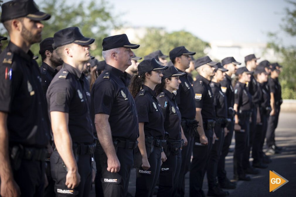 El delegado del Gobierno en Andalucía, Pedro Fernández, y el jefe superior de la Policía Nacional en Andalucía Oriental, Luis Jesús Esteban Lezáun, acompañados del subdelegado en Granada, José Antonio Montilla, y del jefe provincial de Granada, Ju