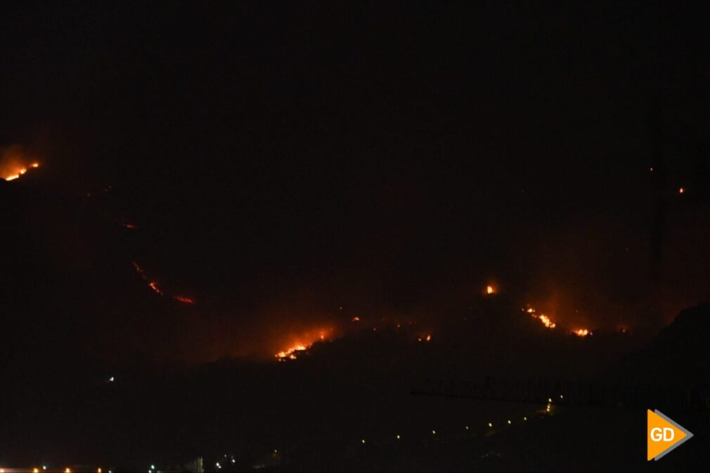 Incendio forestal en la Loma de la Higuera de Pinos Puente FOTO, Raúl Polo