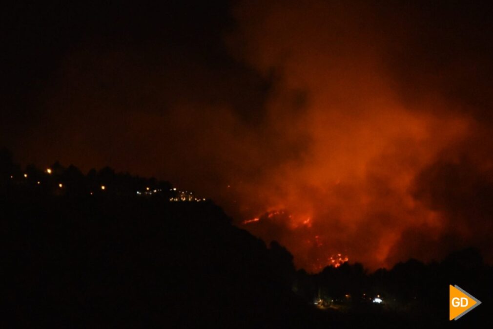 Incendio forestal en la Loma de la Higuera de Pinos Puente FOTO, Raúl Polo (2)